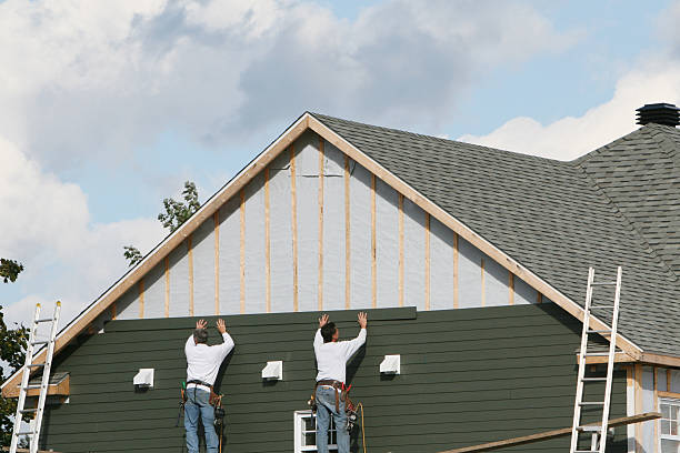 Professional Siding Contractor technician working in Cranbury, NJ